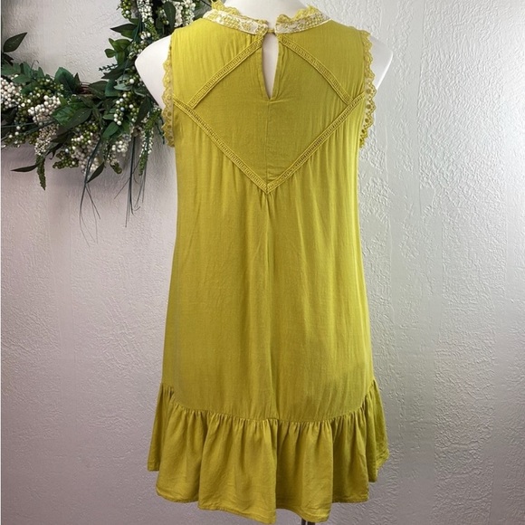 Hayden Los Angeles Sleeveless Lace Trim Dress - Picture 5 of 8